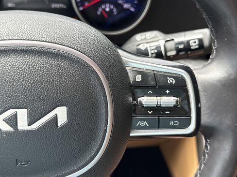 Used 2024 Kia Carnival LX FWD image 28