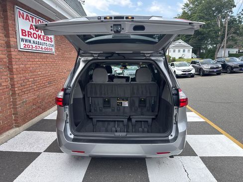 Used 2018 Toyota Sienna LE image 40