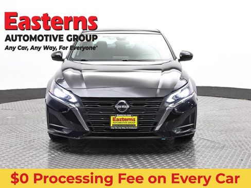 Used 2023 Nissan Altima 2.5 SV FWD image 2