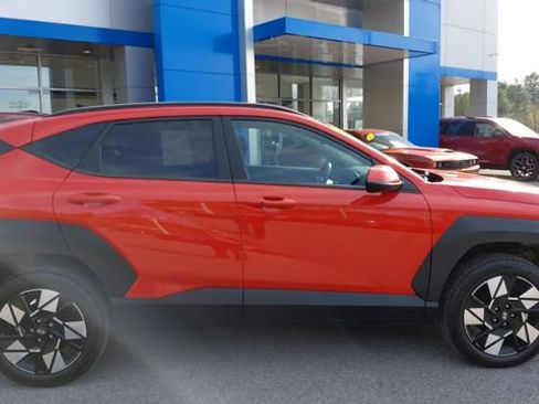 Used 2025 Hyundai Kona SEL AWD/4WD image 3