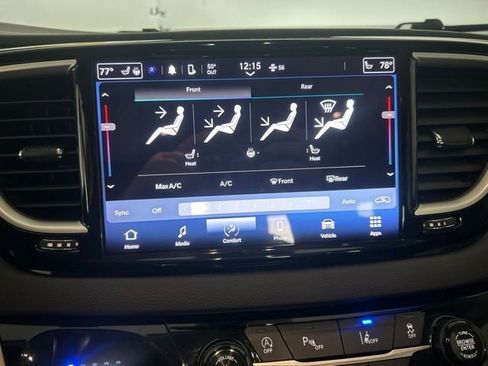 Used 2024 Chrysler Pacifica Touring-L FWD image 23