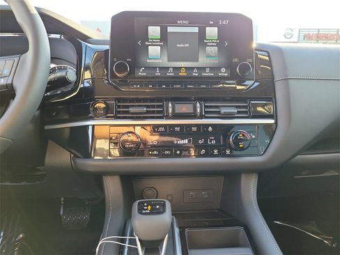 New 2025 Nissan Pathfinder SL image 9