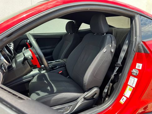 Used 2019 Ford Mustang GT RWD image 13