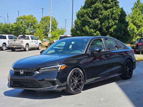 Used 2023 Honda Civic Sport image 3