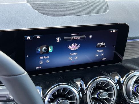 Certified 2026 Mercedes-Benz GLB 250 4MATIC image 18