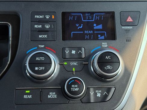 Used 2015 Toyota Sienna XLE w/ XLE Navigation Package image 17