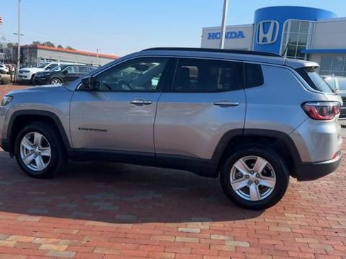 Used 2022 Jeep Compass Latitude image 8