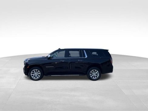 Used 2024 Chevrolet Suburban Premier AWD/4WD image 2