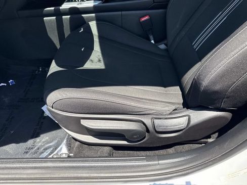 Used 2022 Hyundai Elantra SEL w/ Convenience Package FWD image 15