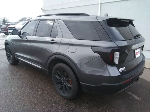 Used 2020 Ford Explorer XLT w/ Equipment Group 202A image 7