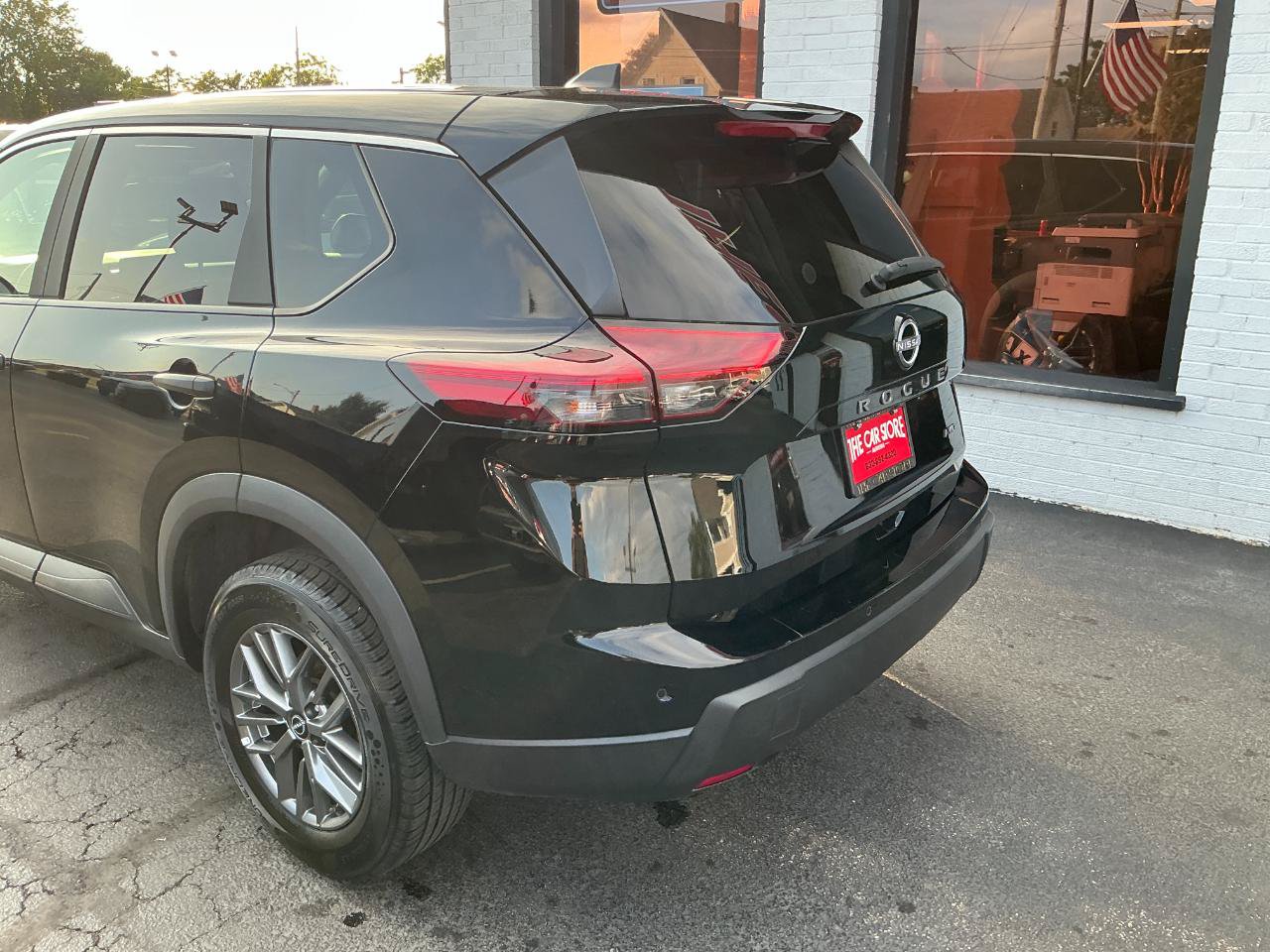 Used 2024 Nissan Rogue S AWD/4WD image 26