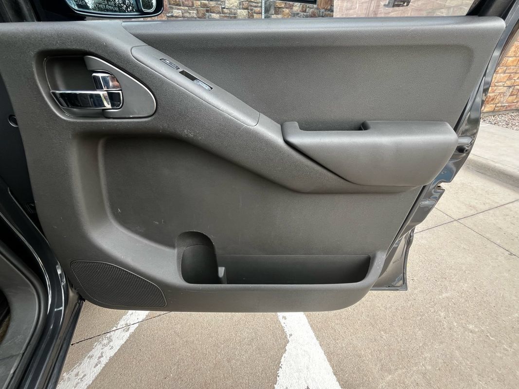 Used 2012 Nissan Frontier PRO-4X AWD/4WD image 23