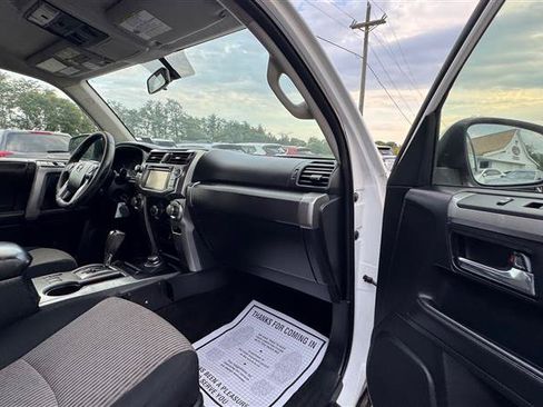 Used 2014 Toyota 4Runner SR5 AWD/4WD image 40