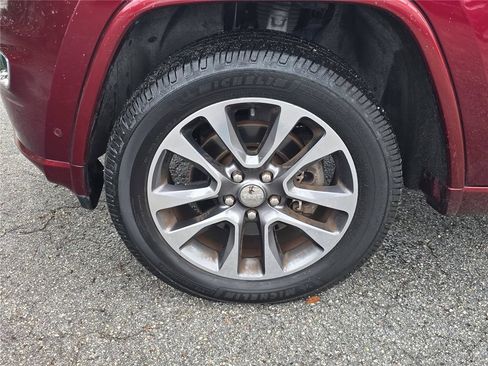 Used 2018 Jeep Grand Cherokee Overland AWD/4WD image 11