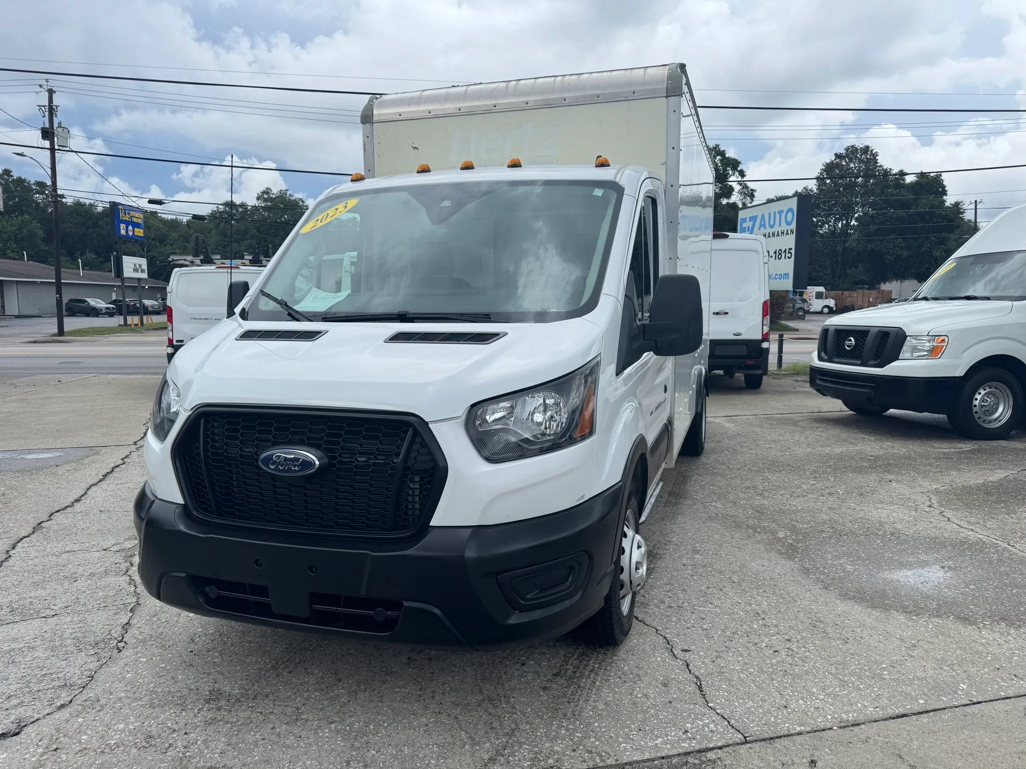 Used 2023 Ford Transit 350 DRW RWD image 5