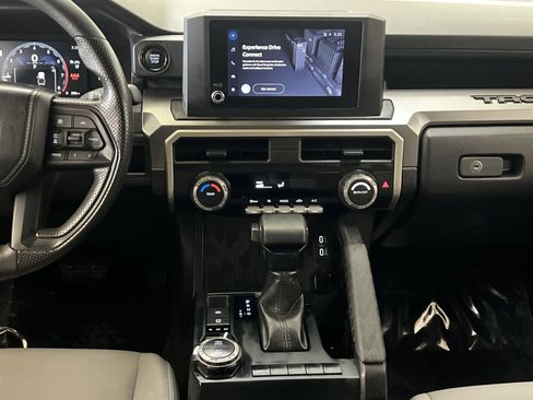 Used 2024 Toyota Tacoma SR5 AWD/4WD image 32