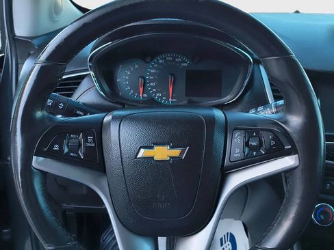 Used 2017 Chevrolet Trax LT w/ LT Convenience Package image 9