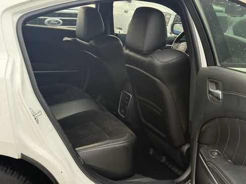 Used 2019 Dodge Charger Scat Pack w/ Technology Group RWD image 31