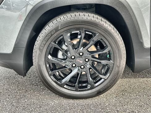 Used 2024 GMC Terrain SLE w/ Driver Convenience Package FWD image 14