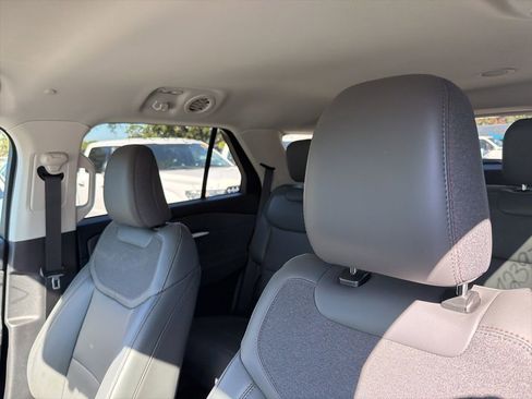 Used 2025 Ford Explorer Active w/ Active Comfort Package image 10