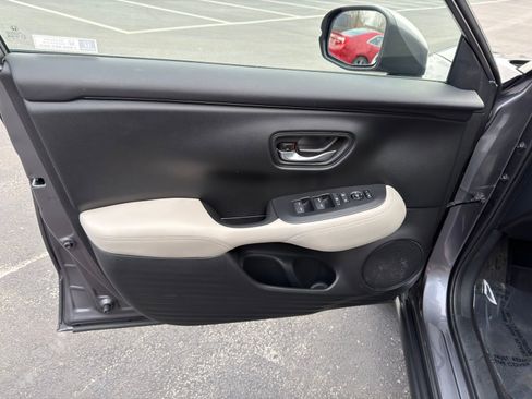 Used 2023 Honda HR-V LX image 11