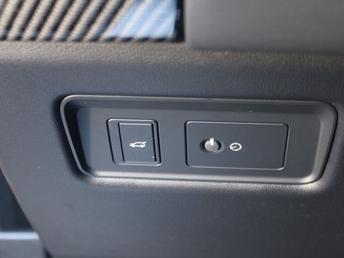 Used 2022 Land Rover Range Rover Sport SVR image 21