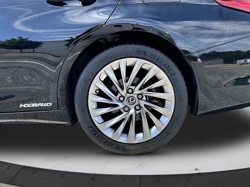 Used 2019 Lexus ES 300h w/ Accessory Package 2 FWD image 35
