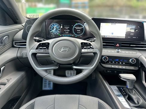 New 2025 Hyundai Elantra SEL image 10