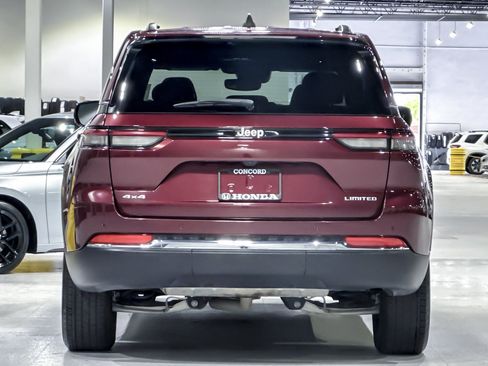 Used 2024 Jeep Grand Cherokee Limited AWD/4WD image 10