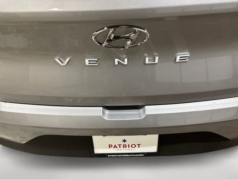New 2025 Hyundai Venue SEL image 41