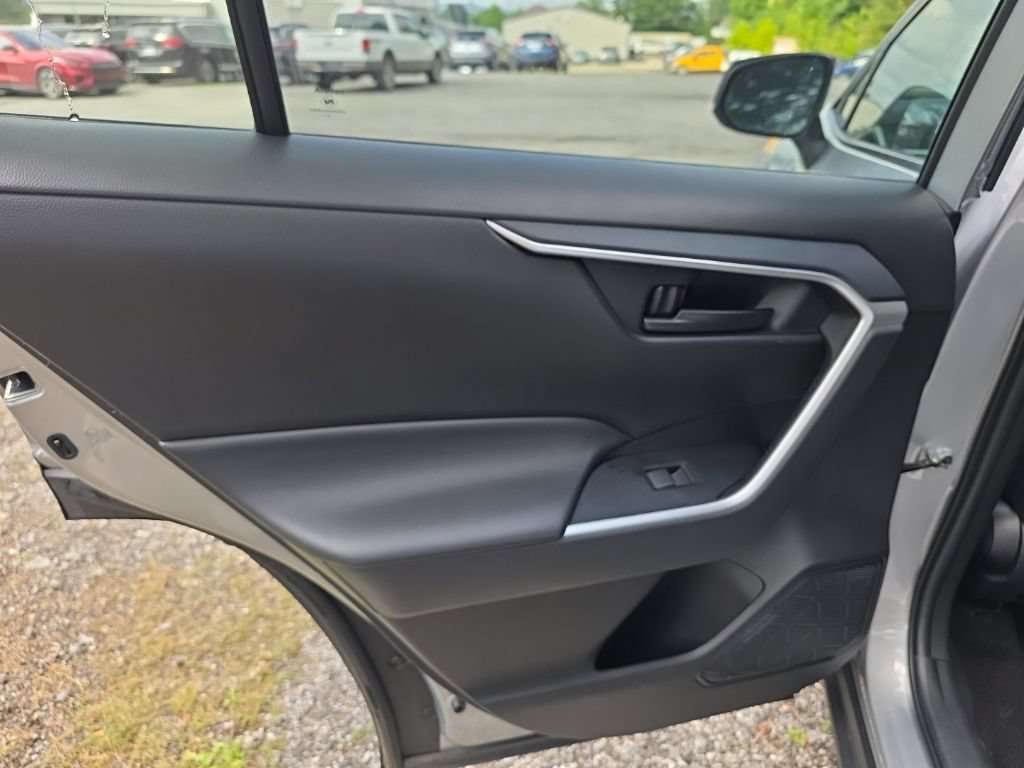 Used 2025 Toyota RAV4 LE AWD/4WD image 15