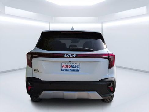 Used 2026 Kia Seltos LX FWD image 4
