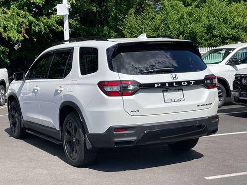 Certified 2026 Honda Pilot Black Edition image 7