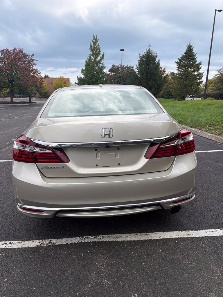 Used 2017 Honda Accord EX-L image 7