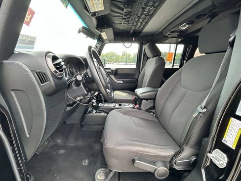 Used 2018 Jeep Wrangler Unlimited Sport w/ Connectivity Group AWD/4WD image 6