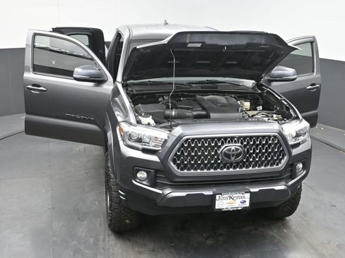 Used 2019 Toyota Tacoma TRD Sport w/ Technology Package image 35