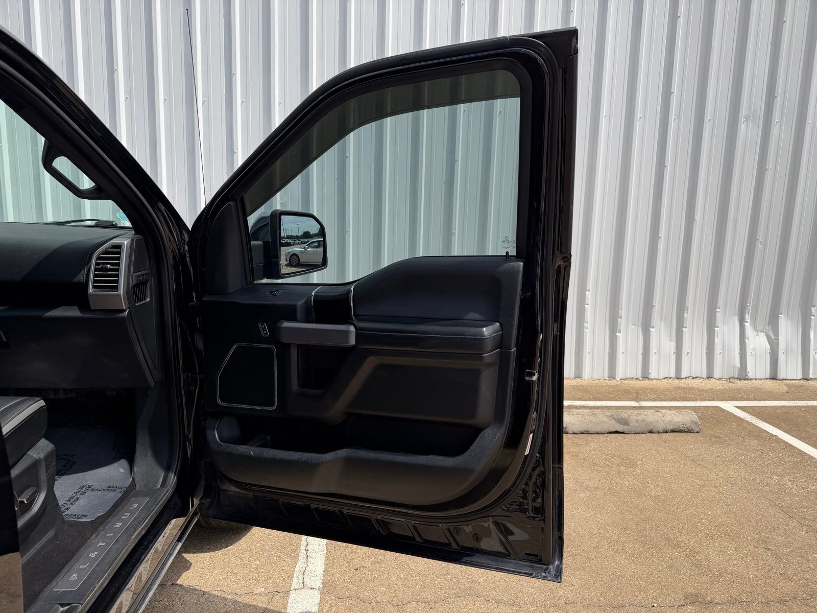 Used 2019 Ford F150 Platinum w/ Equipment Group 701A Luxury AWD/4WD image 24