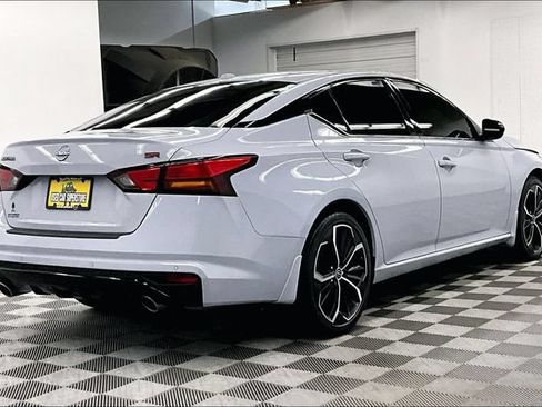 Used 2023 Nissan Altima 2.5 SR w/ SR Premium Package FWD image 13