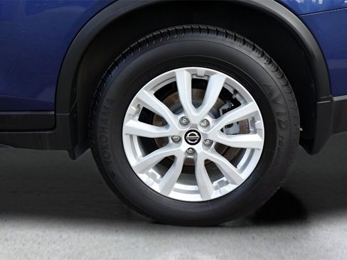 Used 2019 Nissan Rogue SV image 9