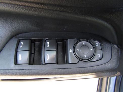 Used 2018 Chevrolet Equinox LT image 10