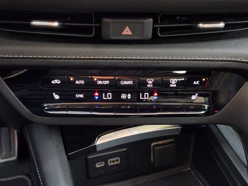 Used 2023 Buick Envision Essence w/ Sport Touring Package FWD image 22