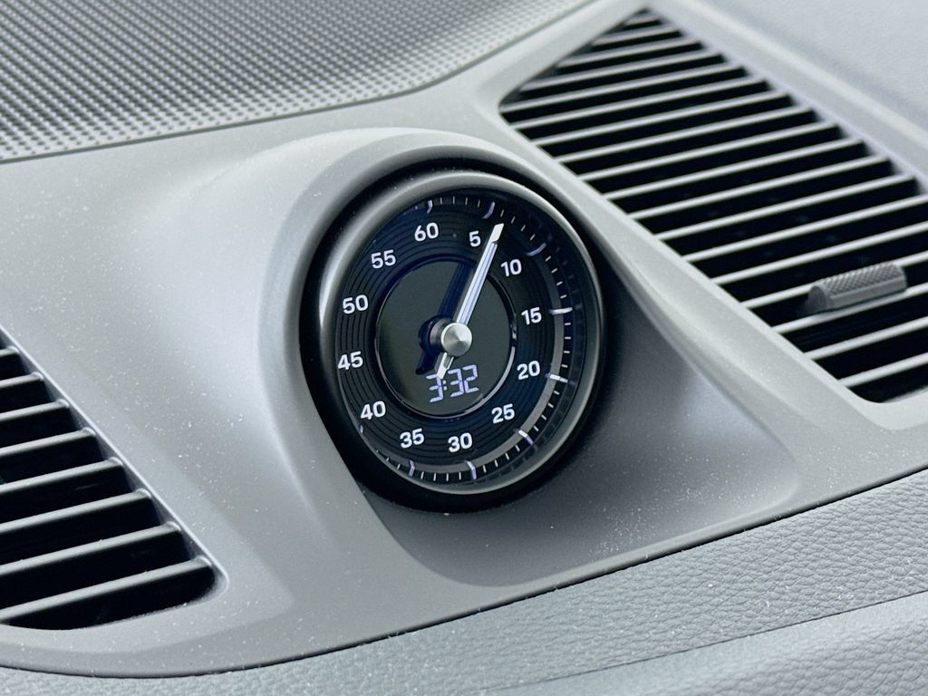 Certified 2024 Porsche Cayenne Coupe AWD/4WD image 17