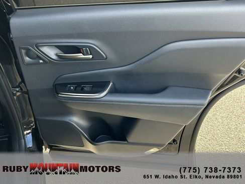 Used 2025 Toyota Crown Signia image 21