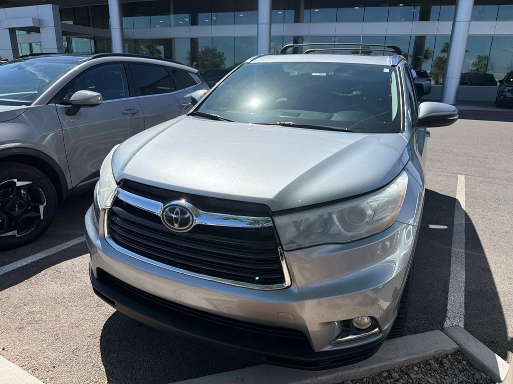 Used 2015 Toyota Highlander Limited w/ Driver Technology Package AWD/4WD image 31