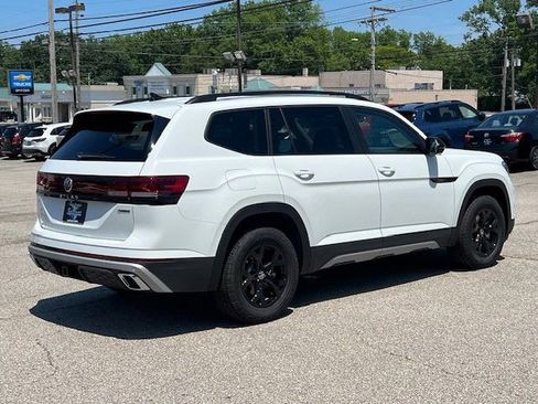 New 2026 Volkswagen Atlas Peak Edition image 4