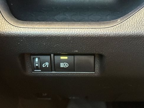 Used 2025 Toyota RAV4 XLE AWD/4WD image 31