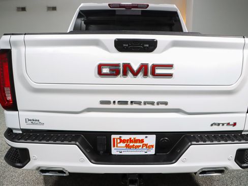 Used 2024 GMC Sierra 1500 AT4 w/ Technology Package AWD/4WD image 9