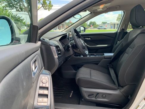 Used 2024 Nissan Rogue SV FWD image 21