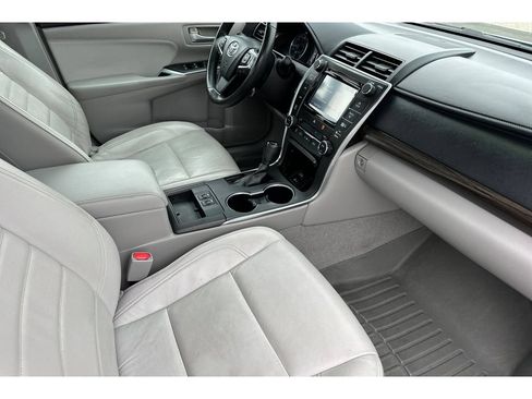 Used 2015 Toyota Camry XLE w/ Advanced Technology Package FWD image 17