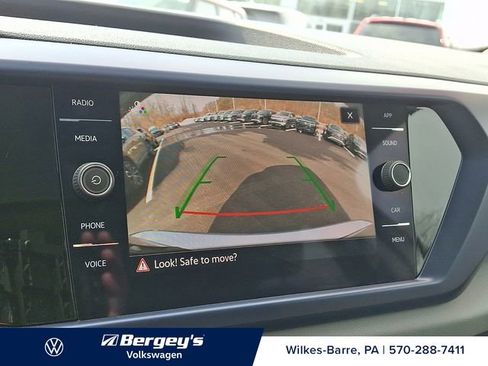 Certified 2023 Volkswagen Taos SE w/ Panoramic Sunroof Package image 21